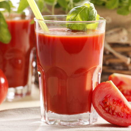 Verre de jus de tomate