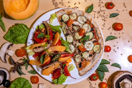 Demi pizza au choix + salade